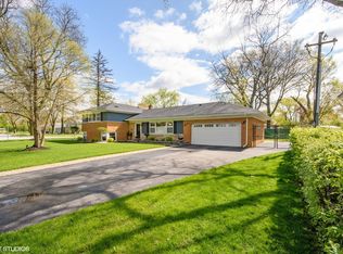 1147 Berry Ln, Flossmoor, IL 60422