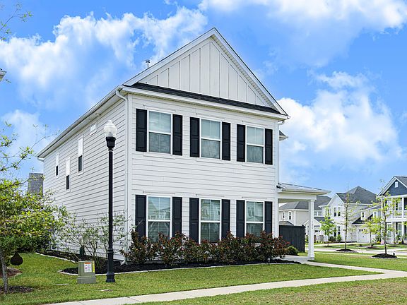 3rd image of 100 Wheelwright St
