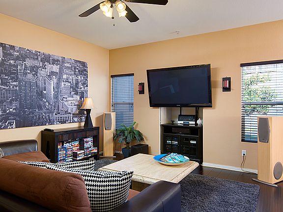 2nd image of 842 Daybreak Pl