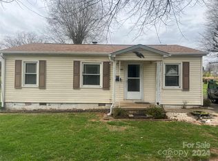 104 Rockett St SE, Conover, NC 28613