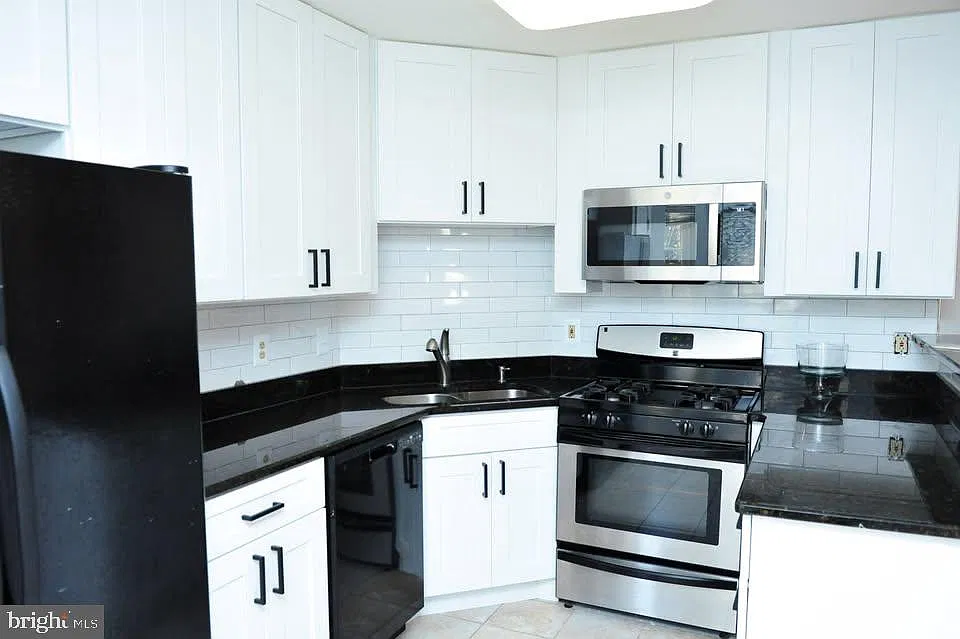 3 bed, 2.5 bath, 1534 sqft, $3,200 — Photo 2
