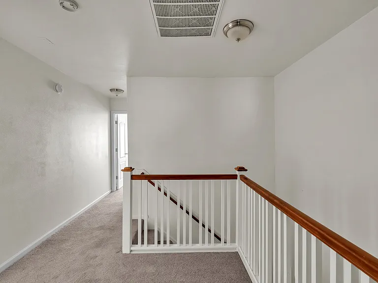 2322 Charing Cross Rd — Photo 18