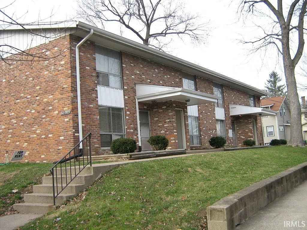 2 bed, 1.0 bath, 650 sqft, $1,200 — Photo 1