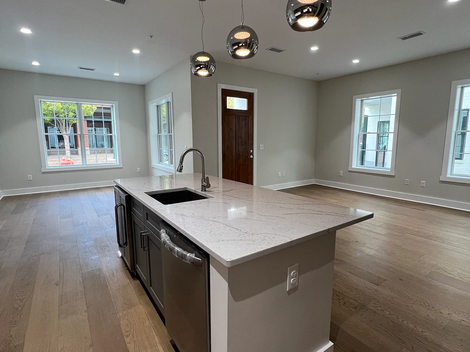 2 bed, 2.5 bath, 2000 sqft, $2,500 — Photo 2