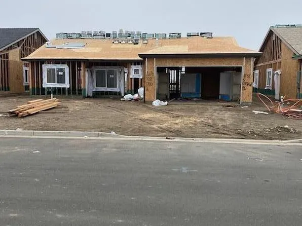 1131 S Cottage Pl E, Porterville, CA 93257