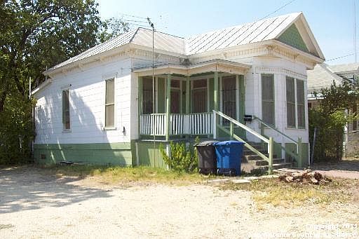 2nd image of 2411 S Flores St