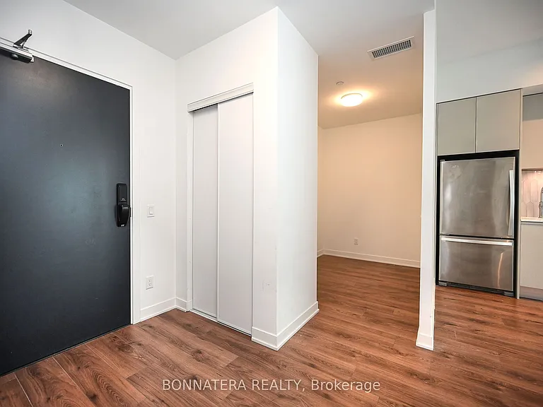 405 Dundas St W #319 — Photo 10