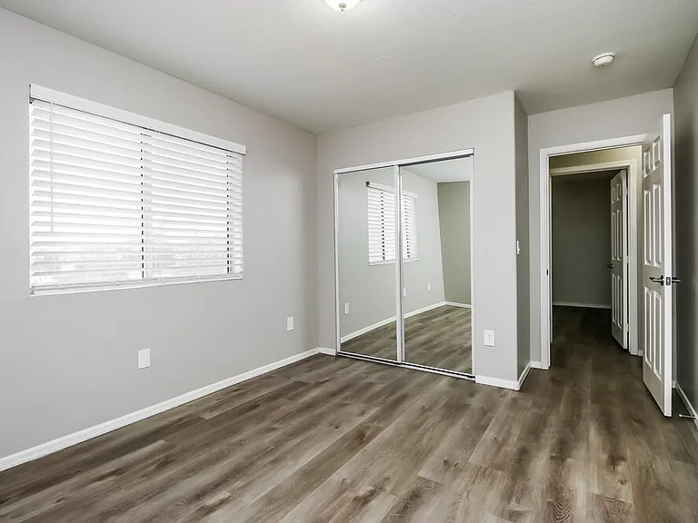 927 E Glenmere Dr — Photo 13