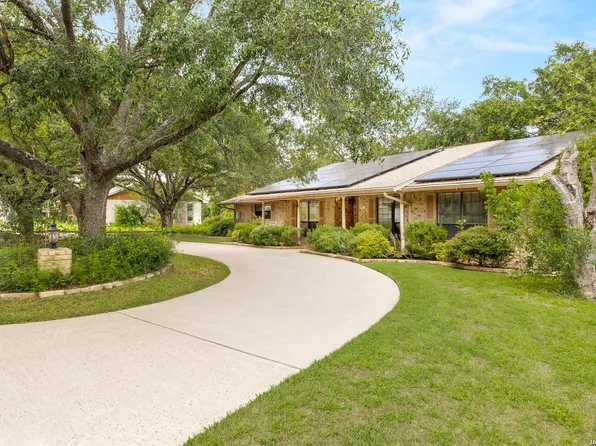 225 HILLTOP DR, Seguin, TX 78155