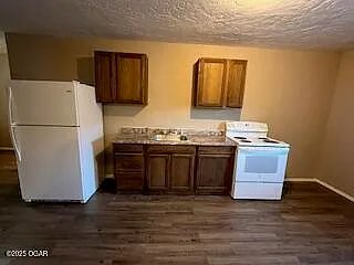 125 E Neosho St #B — Photo 2