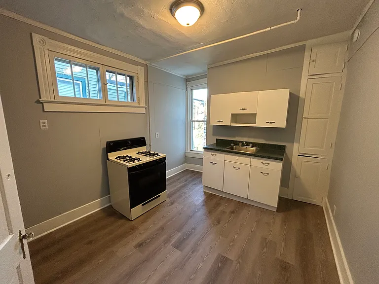 307 Chandler Ave #D — Photo 4