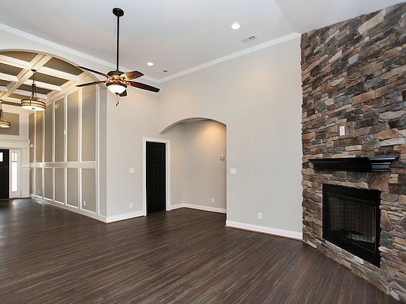 4th image of 100 Creek View Ct