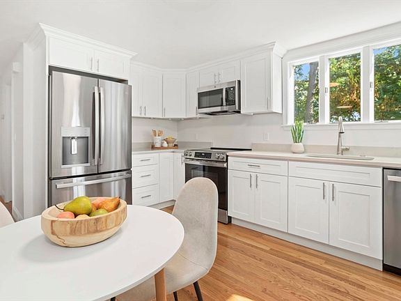 3rd image of 18 Farm Ave
