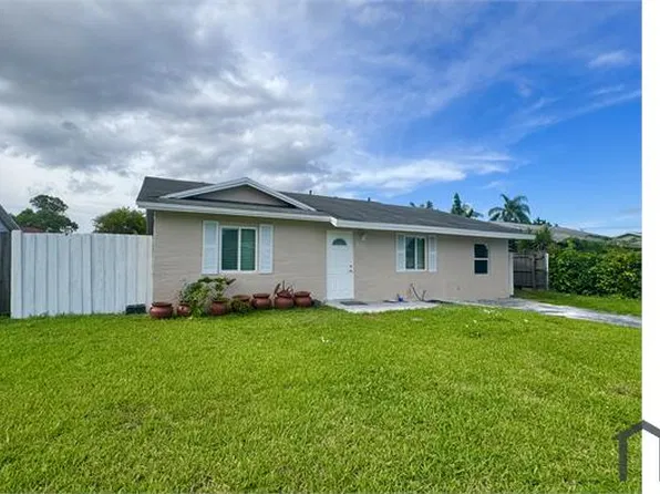 8151 SW 7th St, North Lauderdale, FL 33068