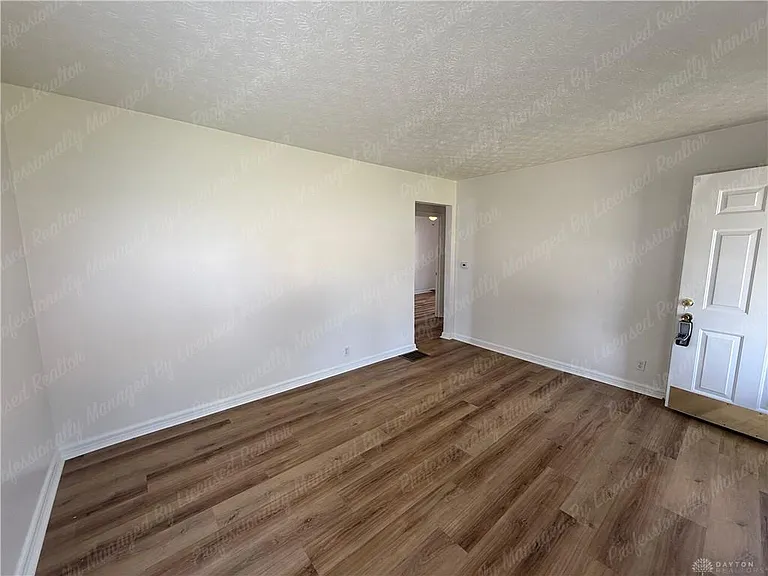 1261 Malden Ave — Photo 6