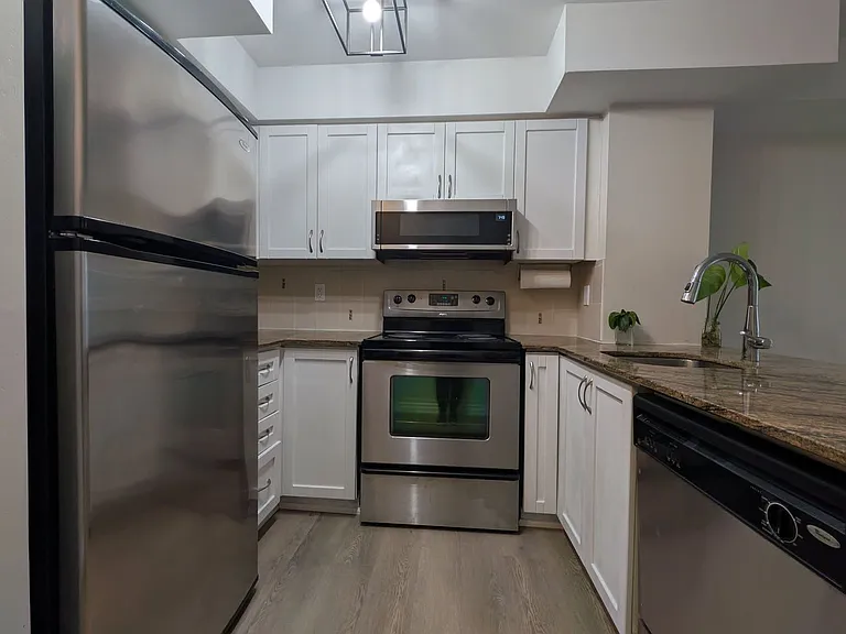 225 Wellesley St E #607 — Photo 8