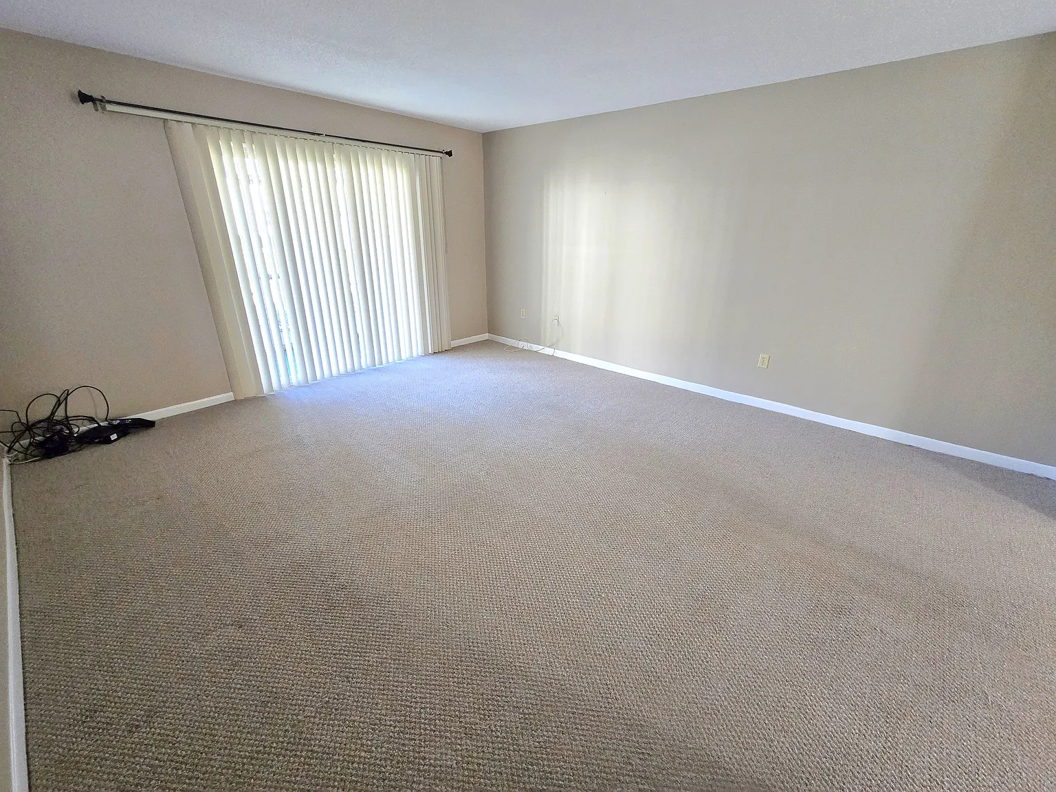 2 bed, 1.5 bath, 925 sqft, $1,590 — Photo 3