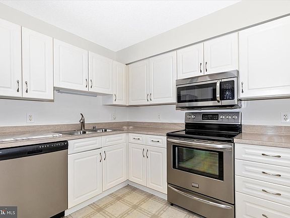 3rd image of 14809 Pennfield Cir APT 309