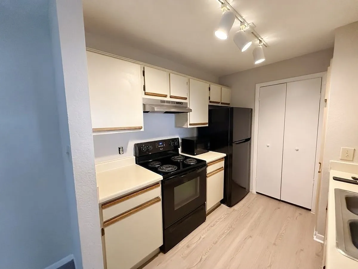 Regency Gardens B308 - Regency Gardens B308 — Photo 2