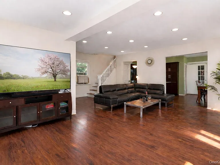 5 Burbury Ln — Photo 8