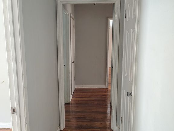 3rd image of 733 SW 9th St