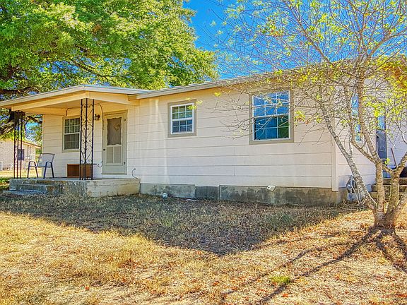 3rd image of 910 PLUM ST