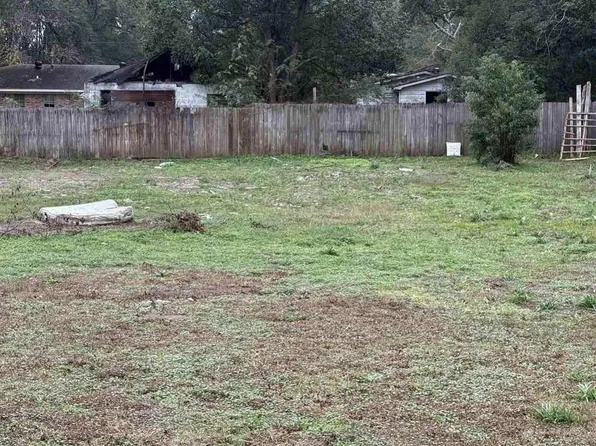 305 9th Ave, Chickasaw, AL 36611