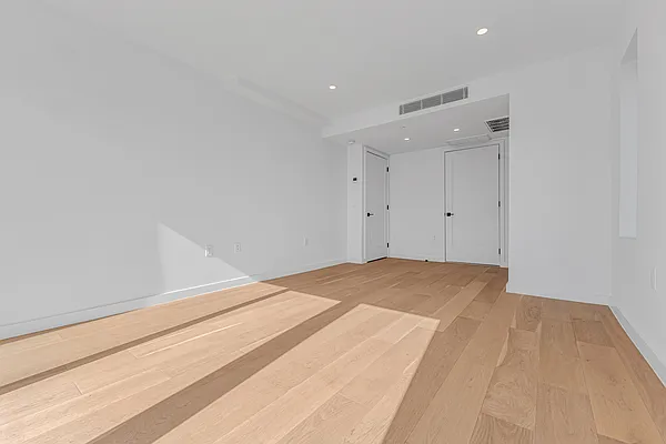 Bedroom, photo 1