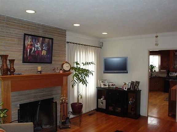 2nd image of 71 Harlan St