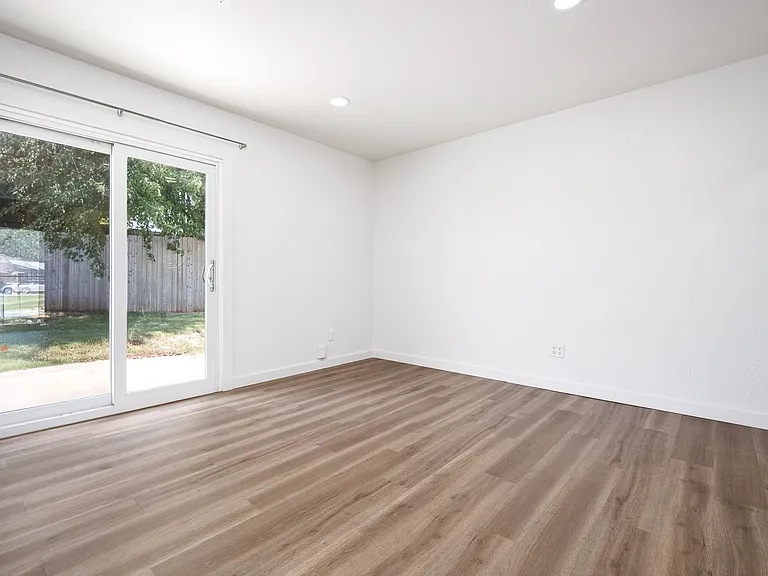 630 S Heights Dr — Photo 3