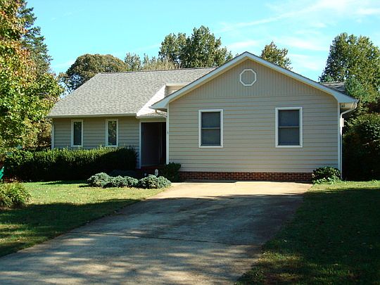 1st image of 1556 Gloster Ln