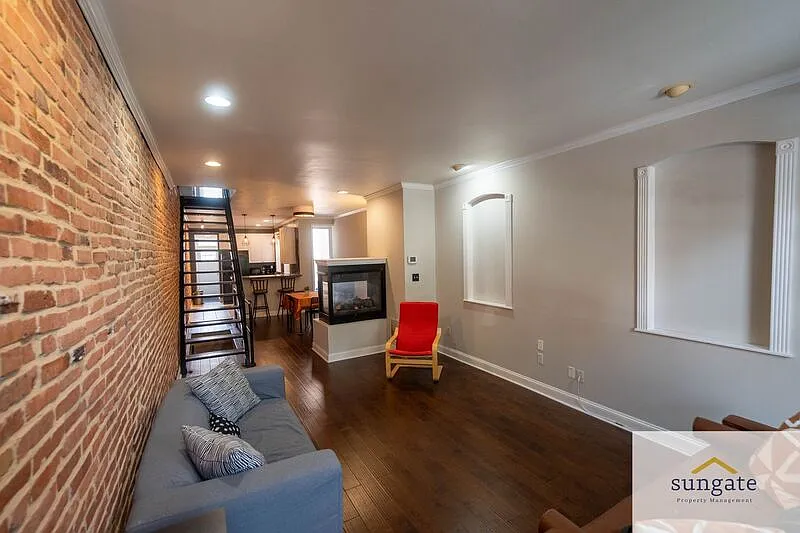 2 bed, 1.5 bath, 1452 sqft, $2,150 — Photo 2