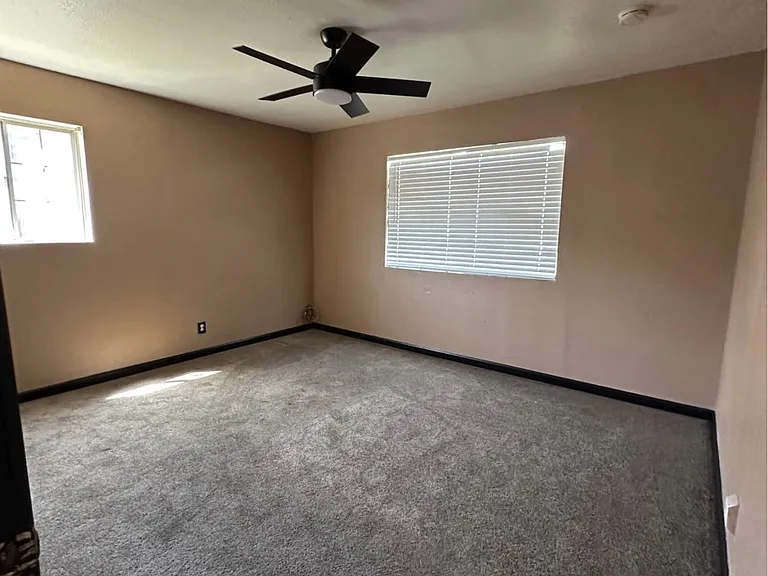 1635 W Fountain Way — Photo 3