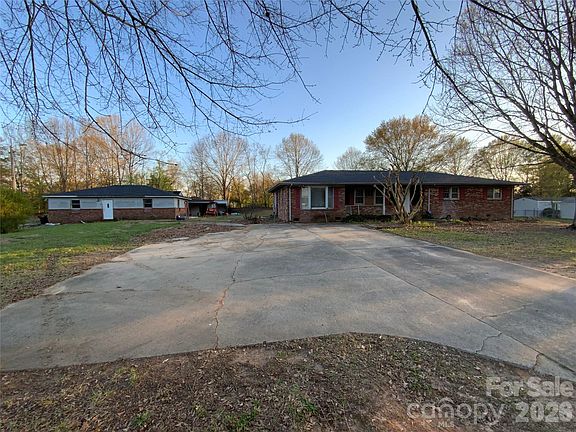 3rd image of 154 Lovelace Rd