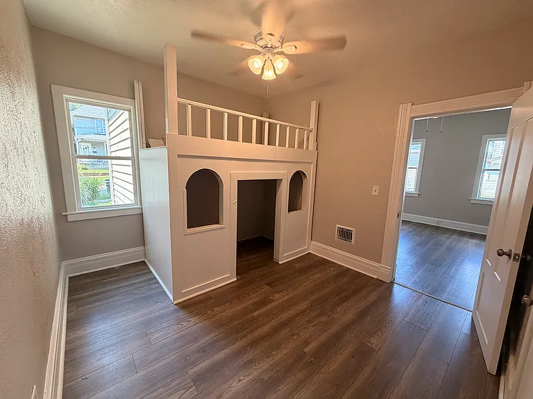 317 Eldred Ave — Photo 10