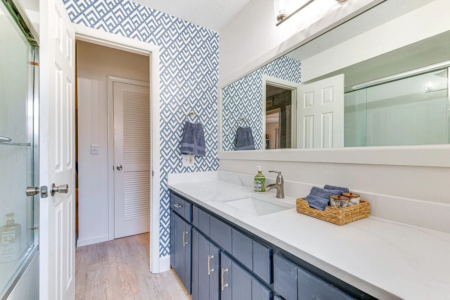 4 bed, 2.0 bath, 2142 sqft, $6,031 — Photo 4