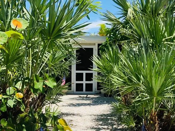 105 162nd Ave, Redington Beach, FL 33708