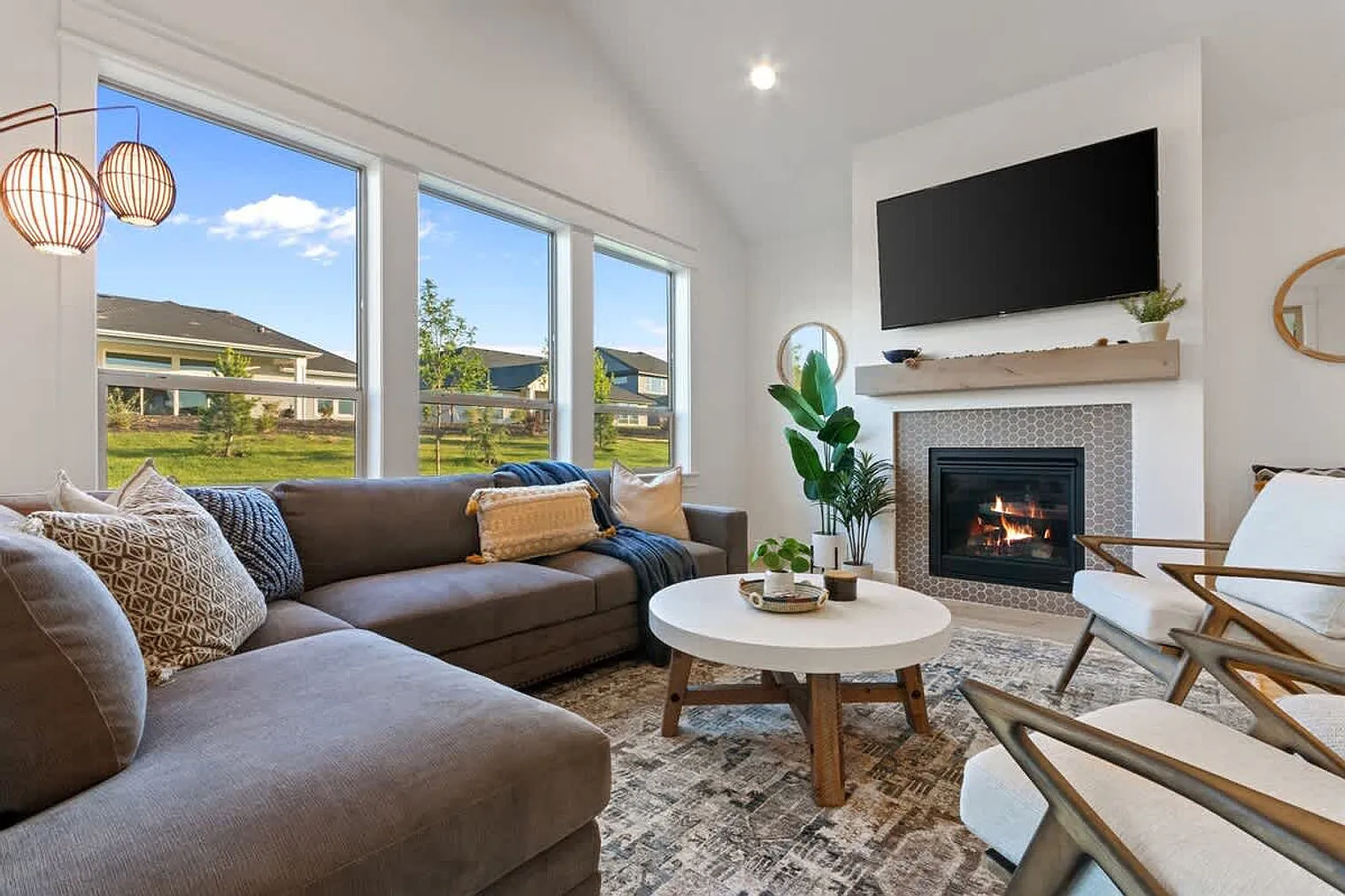 3 bed, 2.0 bath, $8,029 — Photo 2