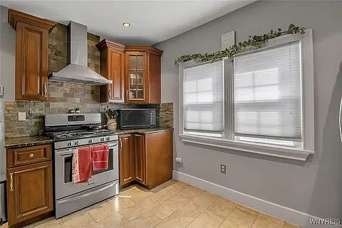 3rd image of 961 Amherst St #1