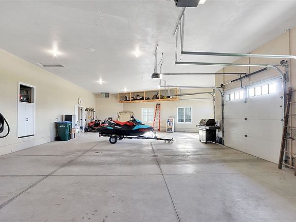 Supersized Garage