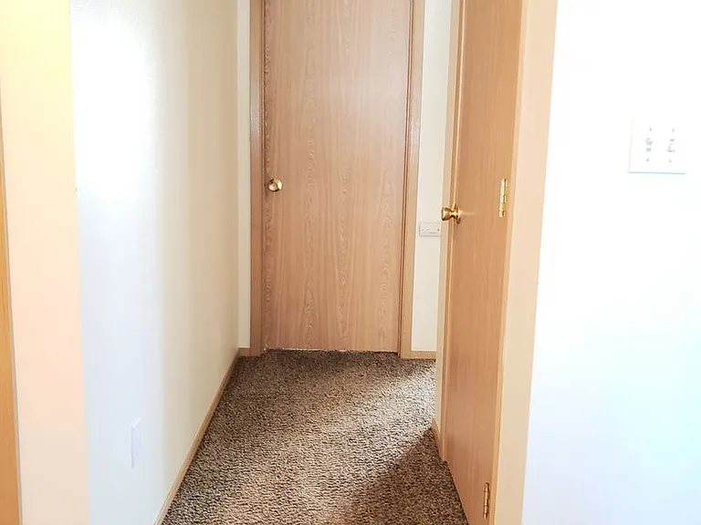 587 Eastmont Ave — Photo 16