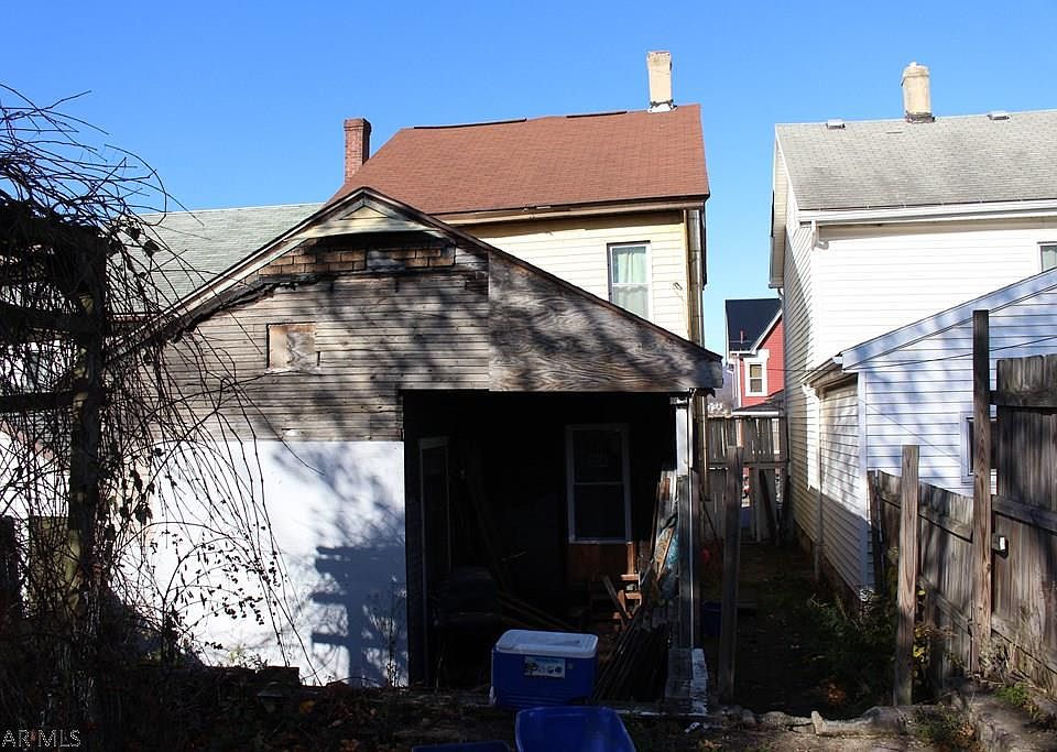2nd image of 1415 1st Ave