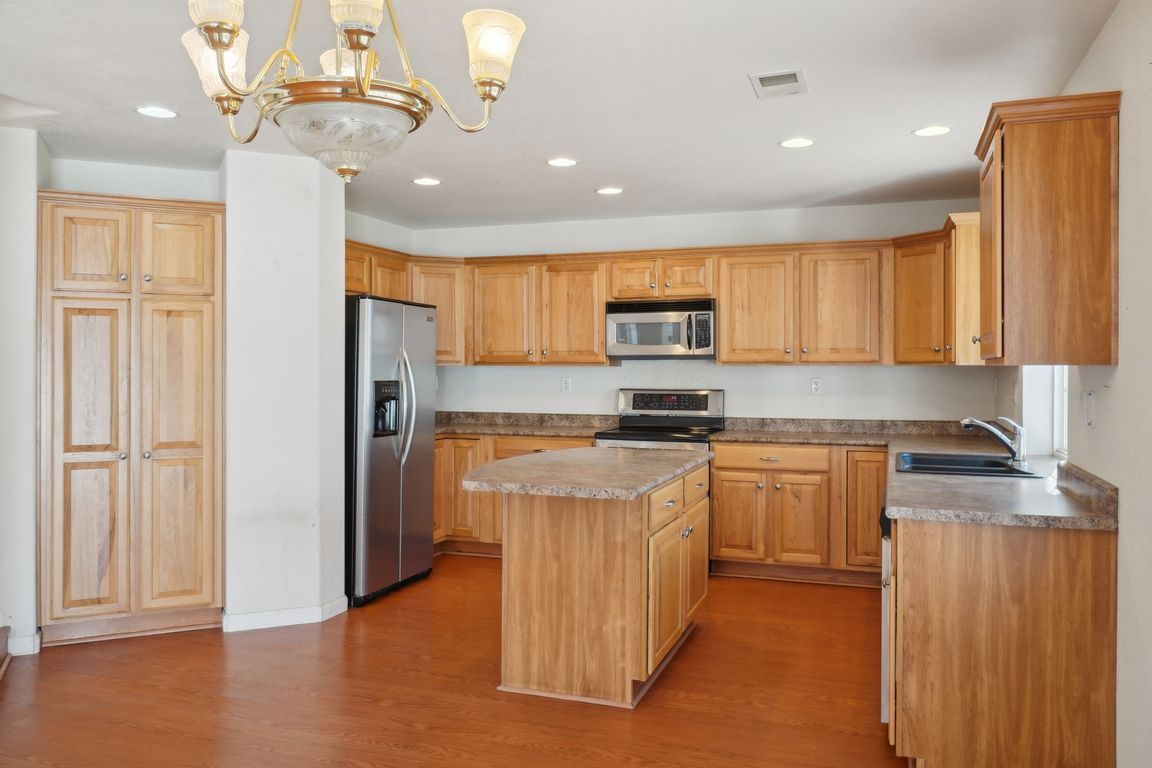 E 55th Ave-2304-015.jpg