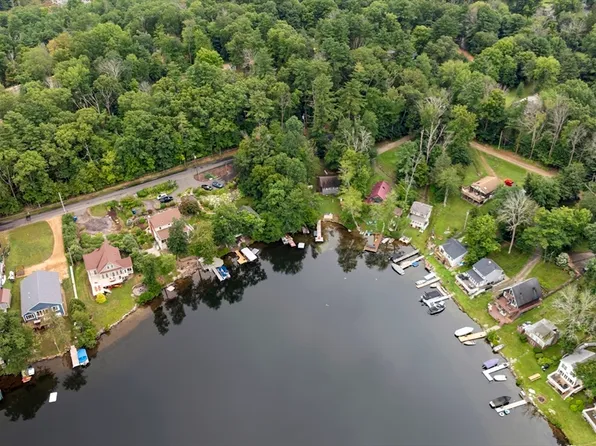 11 2nd St, Brimfield, MA 01010