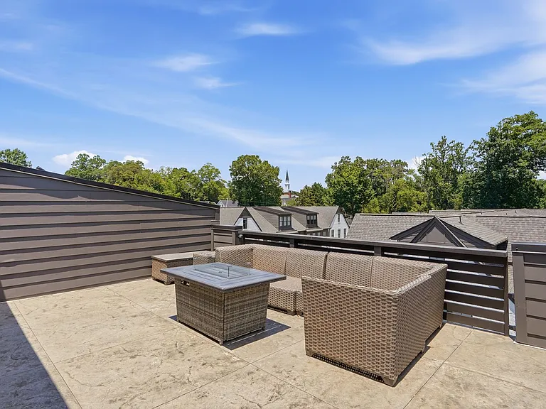 2428 Runnymede Ln — Photo 57