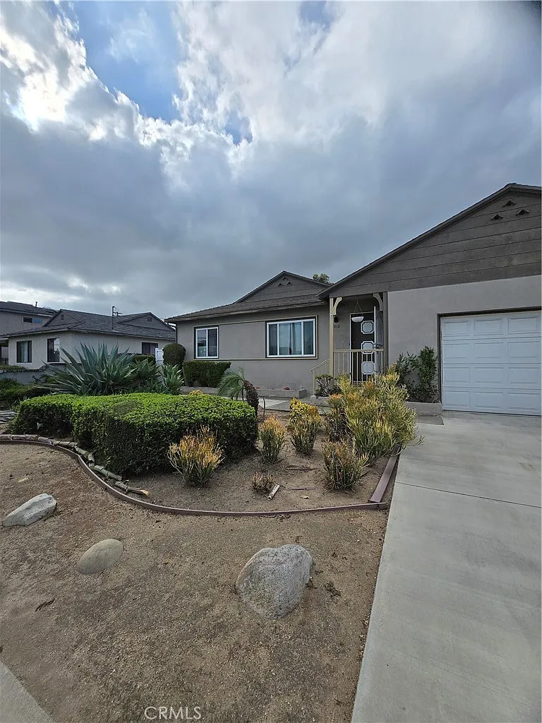 3 bed, 1344 sqft, $4,500 — Photo 2