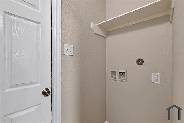 6531 Luckey Sq — Photo 16