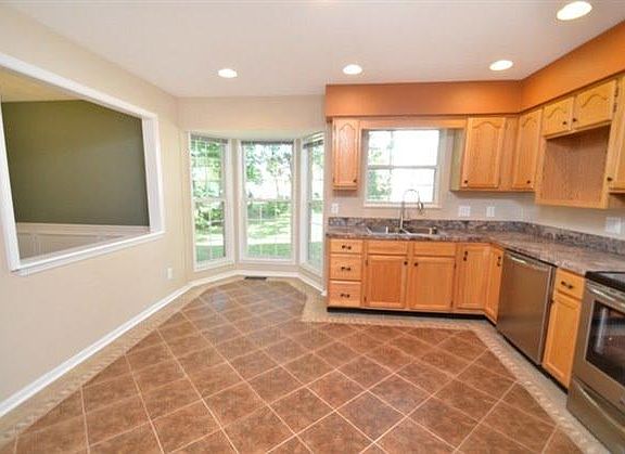 3rd image of 6795 Lands End Ct