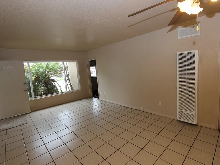630 Sierra Way #B — Photo 3