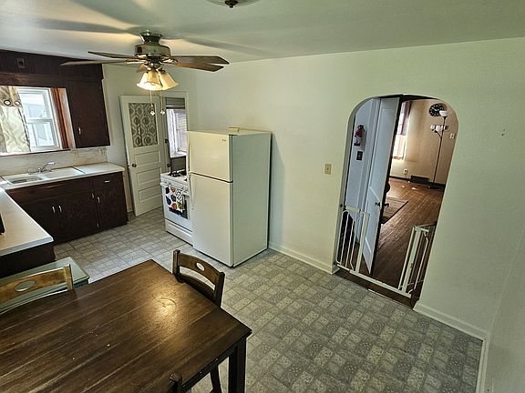 5th image of 205 N Park Blvd